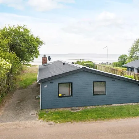 6 Person In Bjert Semesterbostad *